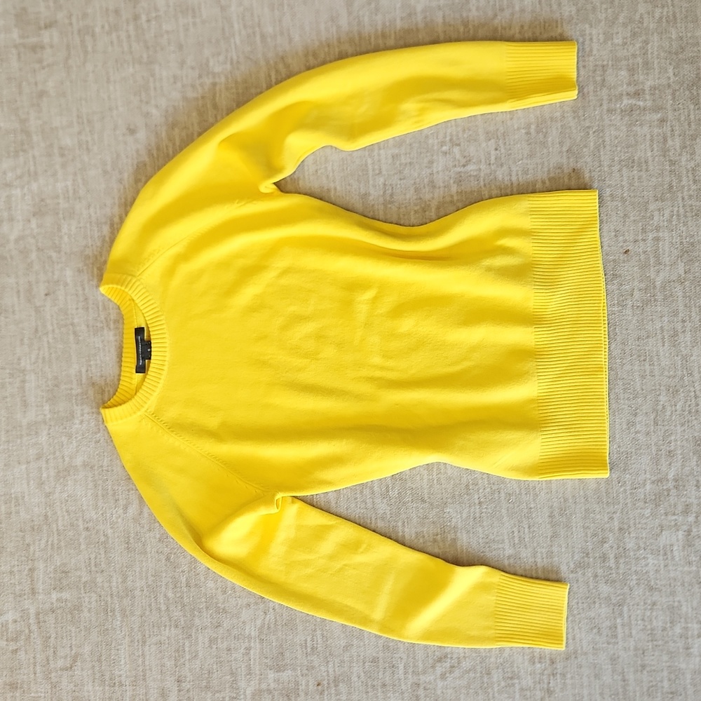 Soft French Connection Yellow Sweater 💎